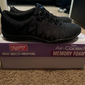 Skechers memory foam slip on black shoes. Super light weight and breathable.